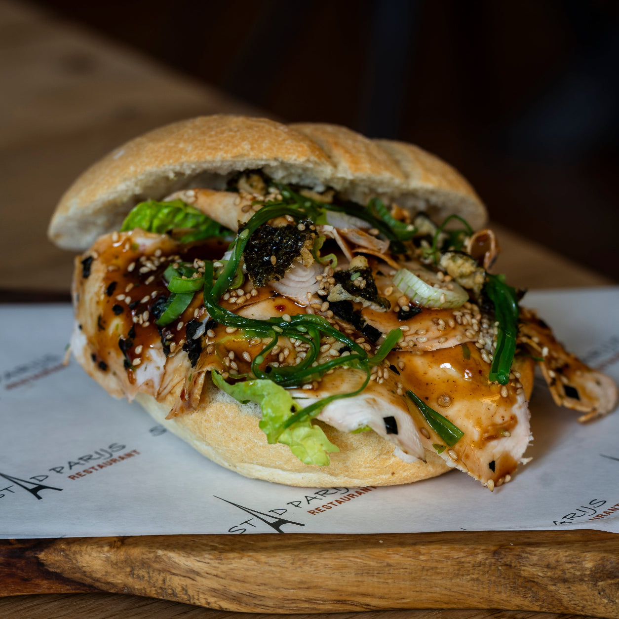 Vers belegd broodje Asian chicken, bezorgd als zakelijke lunch in Tilburg