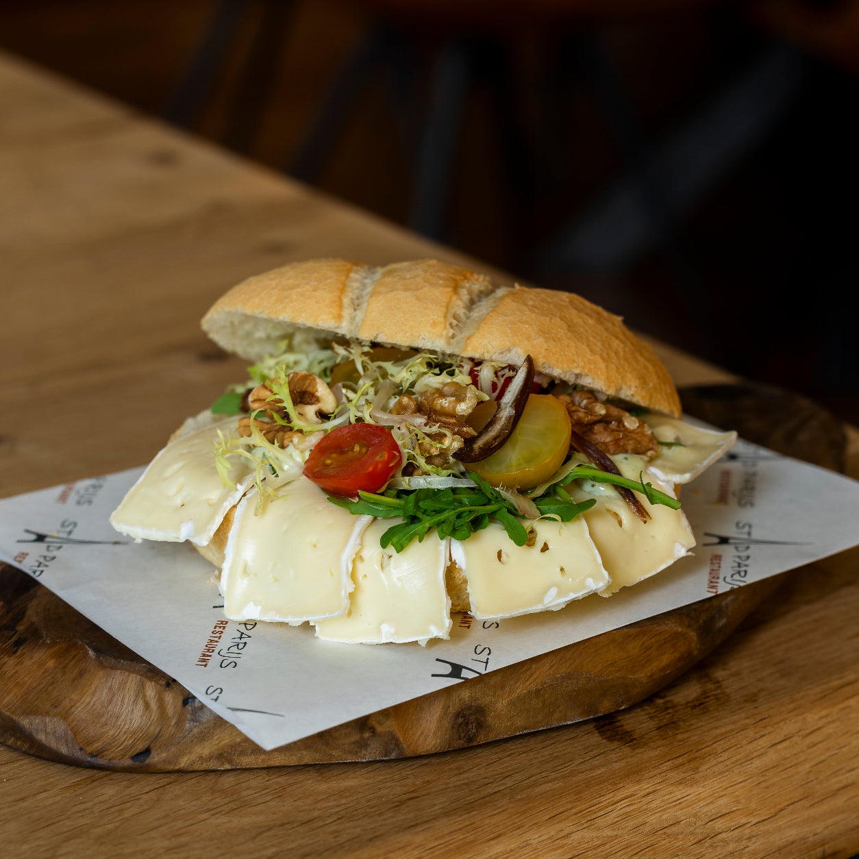Vers belegd broodje brie, bezorgd als zakelijke lunch in Tilburg en omstreken